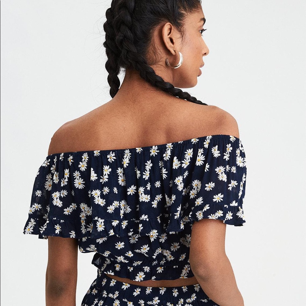 American Eagle cropped floral short sleeve shirt - Picture 2 of 9